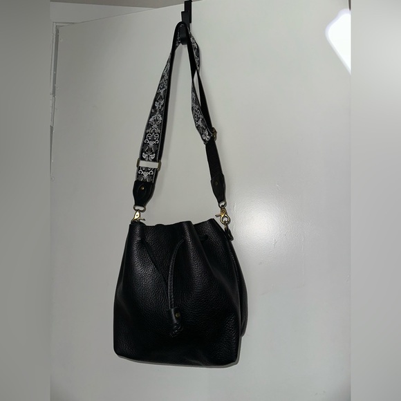 Portland Leather Large Black Leather Bucket Bag - Picture 1 of 3
